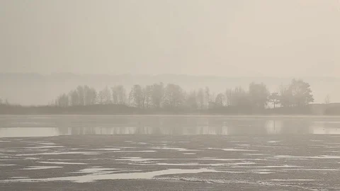 Fog on winter lake Vídeo Stock 72194305