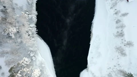 Fog on winterriver 動画素材 165829756