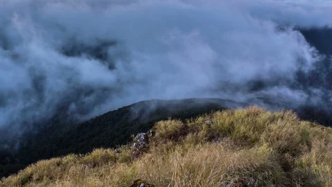 Foggy Clouds moving over mountains ridge in New Zealand nature Time lapse 스톡 동영상 107771884