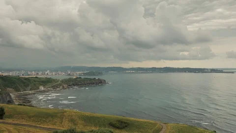 Foggy cloudy day dramatic clouds seaside timelap with cliffs and green grass Stock Footage 92576042
