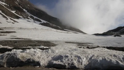 Foggy day at the mountain Video stock 70982748
