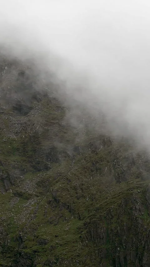 Foggy mountain setting Stock Footage 255505035