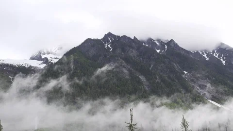 Foggy mountain timelapse Stock Footage 105767967