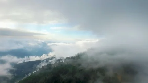 Foggy mountain view and cloud 库存影片 94524592