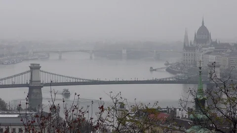 Foggy scenery of Budapest Vidéo 119368146