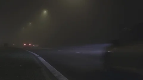 Foggy streets at night Video stock 99602155