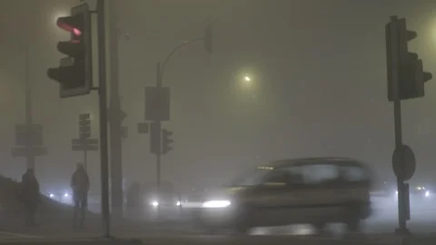 Foggy streets at night Video stock 99603051
