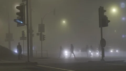 Foggy streets at night Video stock 99603340