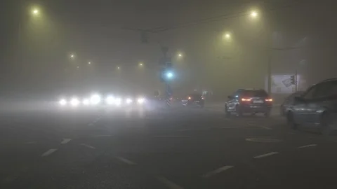 Foggy streets at night Video stock 99603512