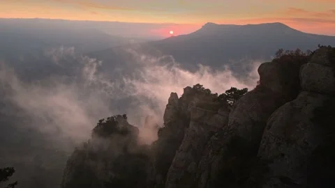 Foggy sunset in the mountains. Video stock 180544486