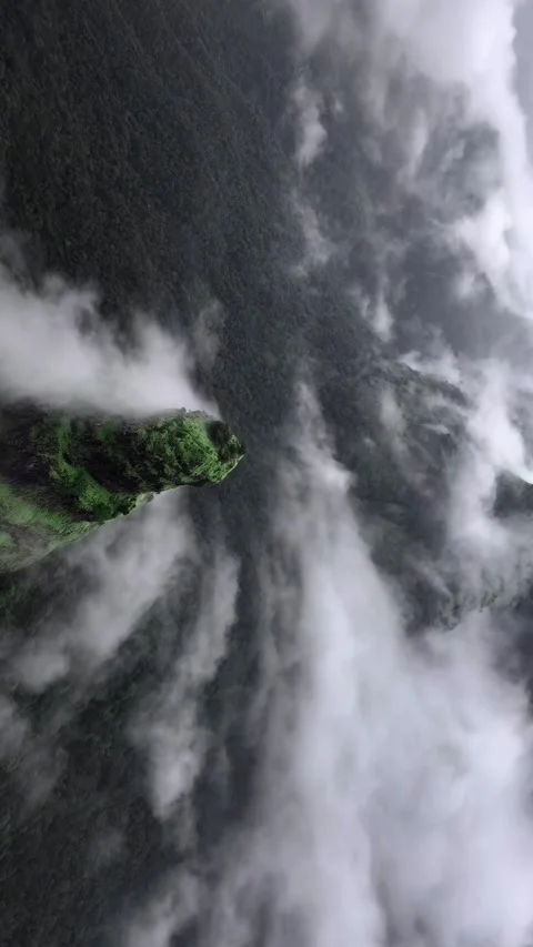 Foggy view 스톡 동영상 332606431