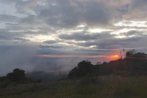 FogMountainOrangeSunset Stock-Fotos