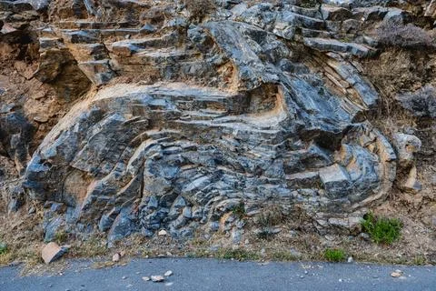Folded layers of limestone in an exposed mountain slope Foto stock