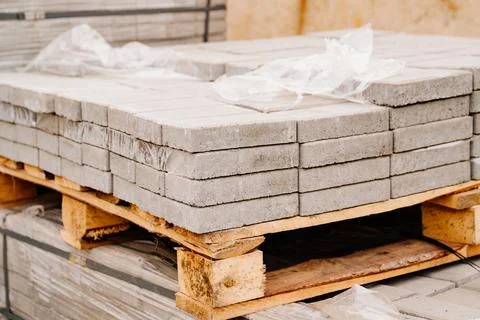 Folded paving slabs for paths. construction, repair and improvement. Fotos de archivo