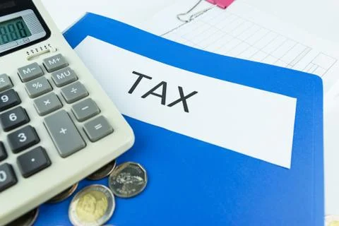 Folder Tax documents and paper files with calculator 库存照片