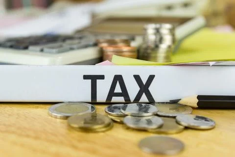 Folder Tax documents and paper files with coin calculator 스톡 사진