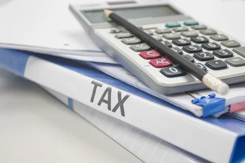 Folder Tax documents and paper files with calculator 库存照片