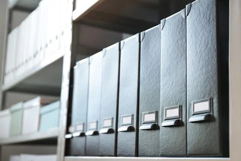Folders with documents on shelf in archive Stockfoto's