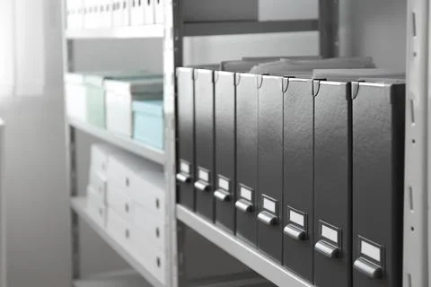 Folders with documents on shelf in archive Stockfoto's