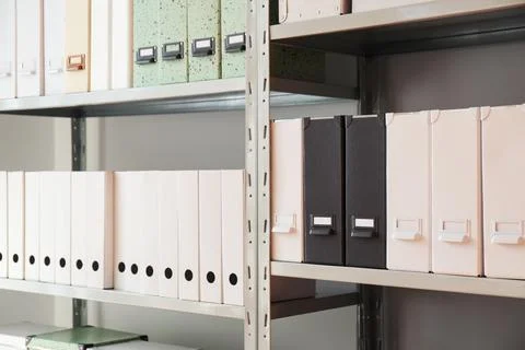 Folders with documents on shelves in archive Stockfoto's