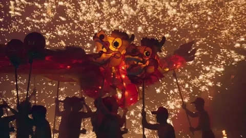 Folk Dragon Dance with Burning Iron Rain 4K Foota Stockbeeldmateriaal 337828993