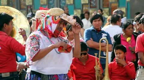 Folkloric dancers 스톡 동영상 33415621