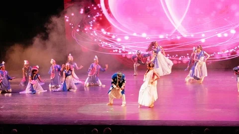 Folkloric dancers of India Stock Footage 127490166