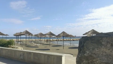 Follow the path leading down to the beach paradise. Video stock 91777921