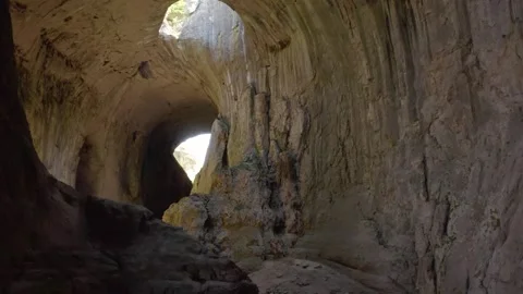 Follow through shot of the tunnels going to the chambers of Prohodna Cave, Vídeo Stock 271038705