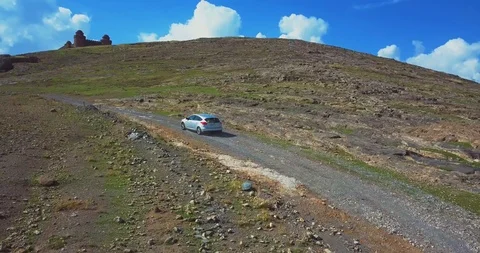 Following car going up Stockbeeldmateriaal 96610868