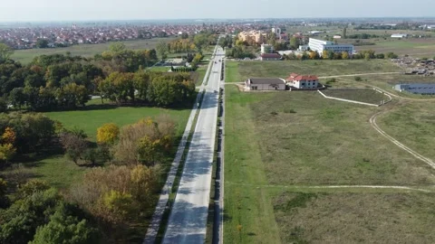 Following a road Stockbeeldmateriaal 163309882