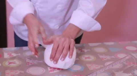 Fondant cake kneading dough Vidéo 61853352