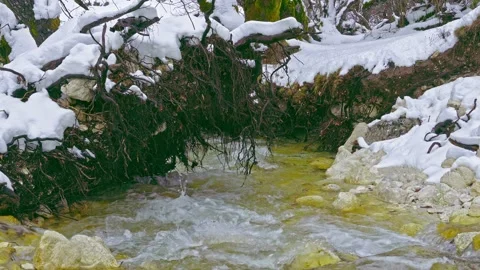 The Fondillo stream flows between the snow and the banks eroded by the water Video stock 146232257