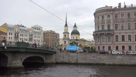 Fontanka river, Belinsky Bridge in St. Petersburg. Russia, Saint Petersburg Video stock 155656252