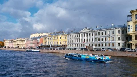 The Fontanka River, a passing excursion ship on the background of old mansi.. Stock Photos