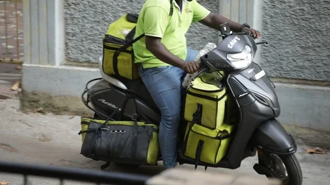 Food-delivery-during-lockdown 스톡 동영상 129135864