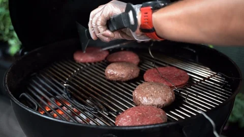 Food expert checking inner temperature of beef meat roasted on barbecue grill Video stock 108111860