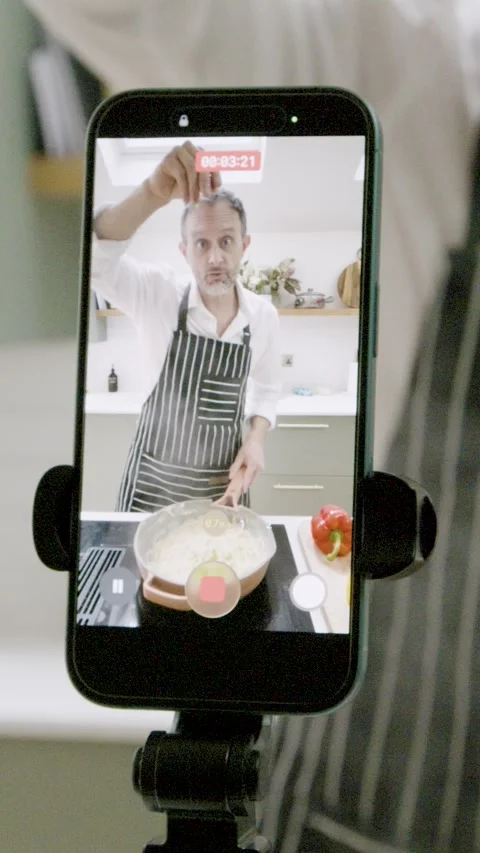 Food Influencer Filming Cooking Tutorial on Smartphone. Vertical Shot 動画素材 328761230
