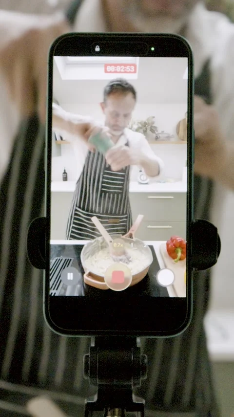 Food Influencer Filming Cooking Tutorial on Smartphone. Vertical Shot Stockbeeldmateriaal 328761238