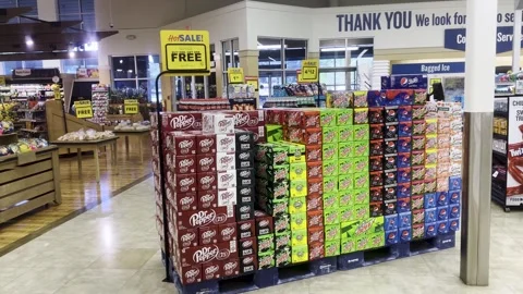 Food Lion grocery store Pepsi and MTN Dew pallet display Stock Footage 242623550