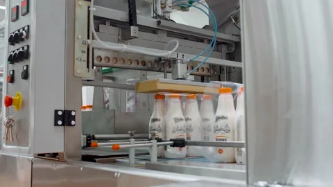 Food packaging machine. Automatic work. Video stock 136077942