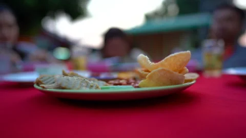 Food in plate on the table and blurred people. 動画素材 141004627