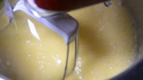 Food processor with dough.Liquid gluten free dough in blender Vídeo Stock 103866541