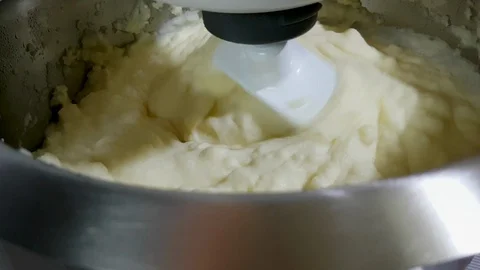 Food processor shakes up mashed potatoes Stock Footage 108528525