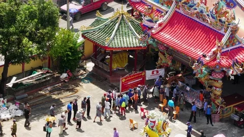 Food queue at a temple in Thailand Video stock 206726630