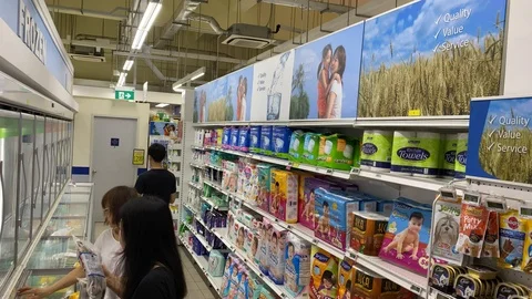 Food Run Queue Video stock 126423192