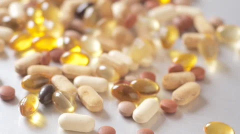 Food supplements falling slow motion Vidéo 24828153
