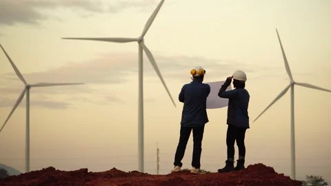 Footage 4K: engineers and technician are talking about wind turbine Vidéo 144894861