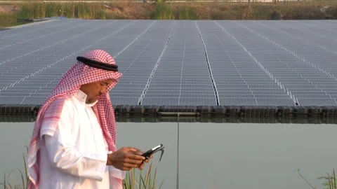 Footage 4K: Middle Eastern Arabs inspecting solar farms with engineers Stock Footage 232487362