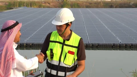 Footage 4K: Middle Eastern Arabs inspecting solar farms with engineers Stock Footage 232487723